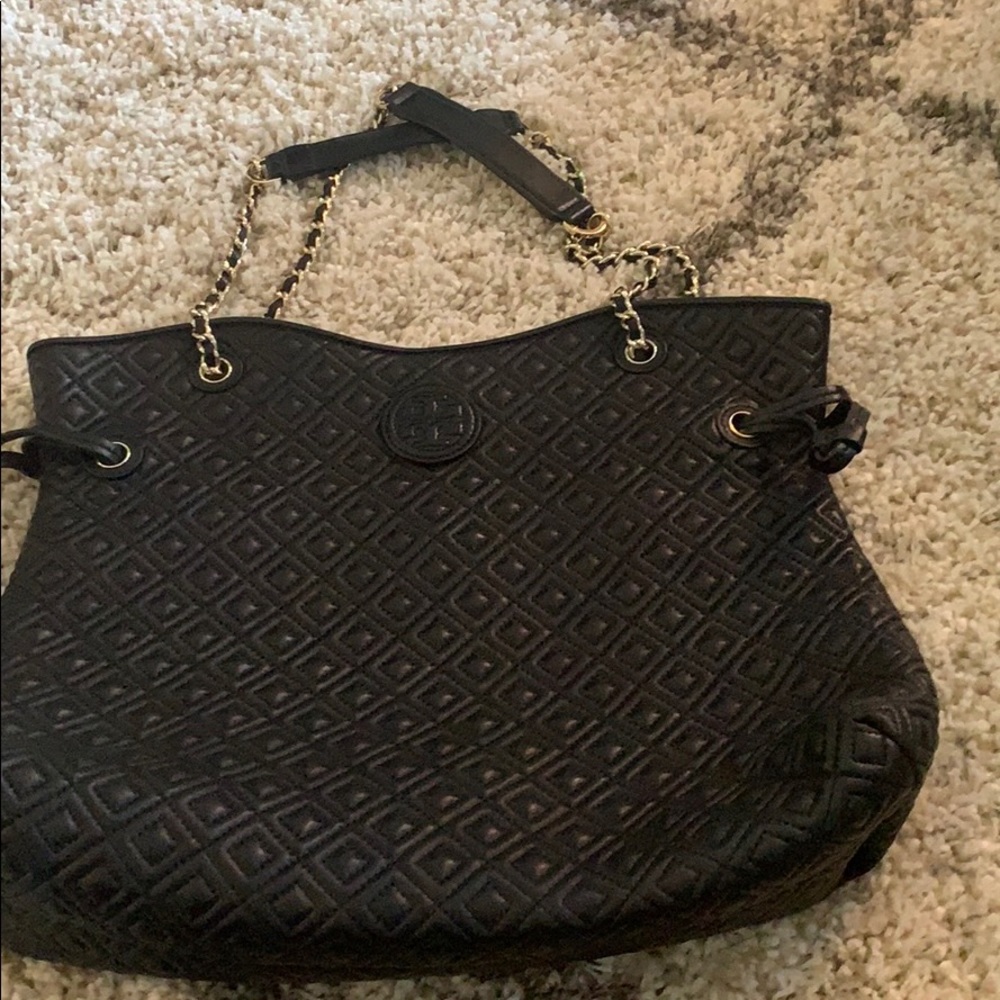 Tory Burch Fleming...like new